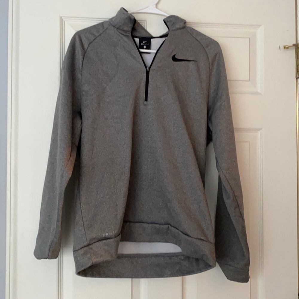 Nike Drifit Pullover. Unisex.